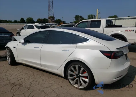 2019 Tesla Model 3 z USA, uszkodzony, nr VIN 5YJ3E1EB8KF231778